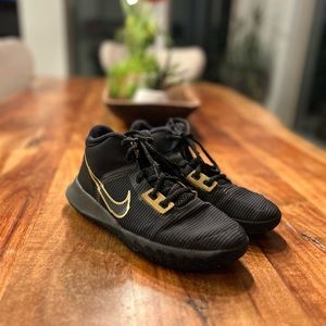 Nike Youth Kyrie Flytrap 4 Black/Gold Size 5Y